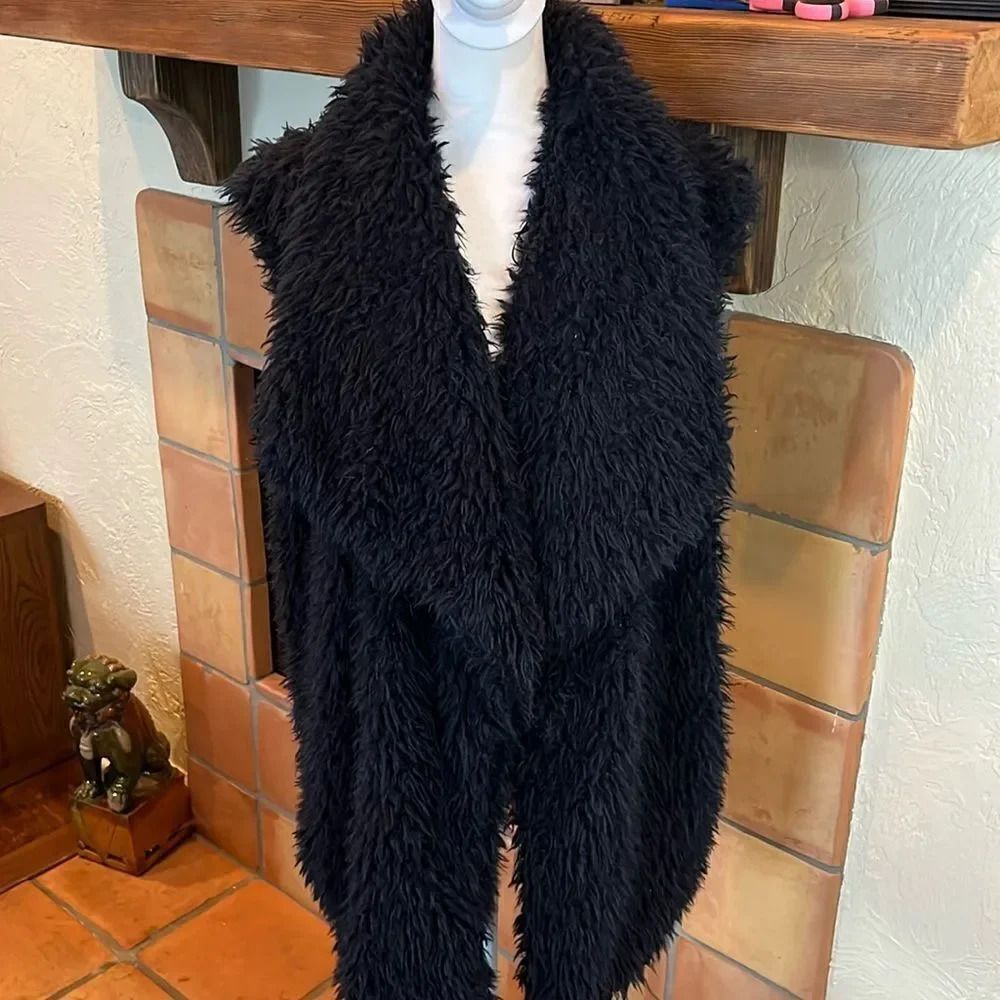 Zara Black Oversized Fluffy Open Vest, size M
